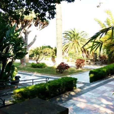 Apartamento Casco Antiguo Apartment *